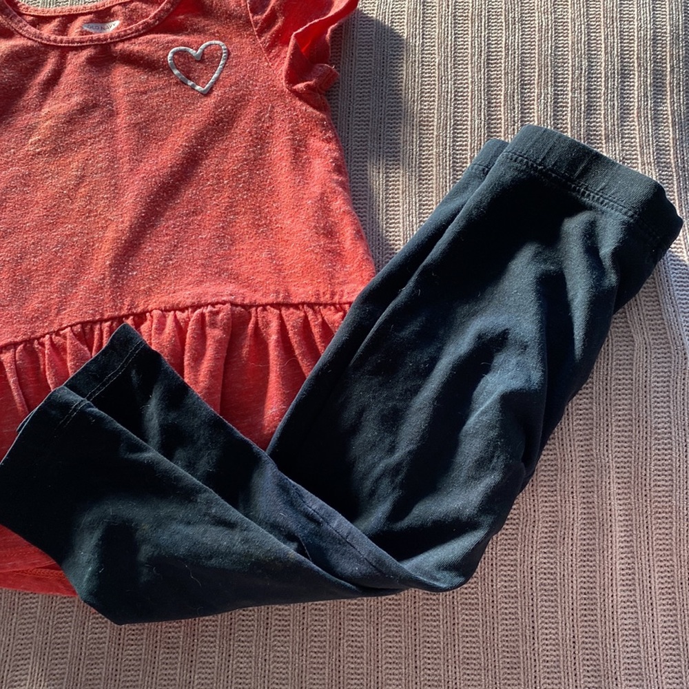Old navy Heart Ruffle Tee - Picture 4 of 4